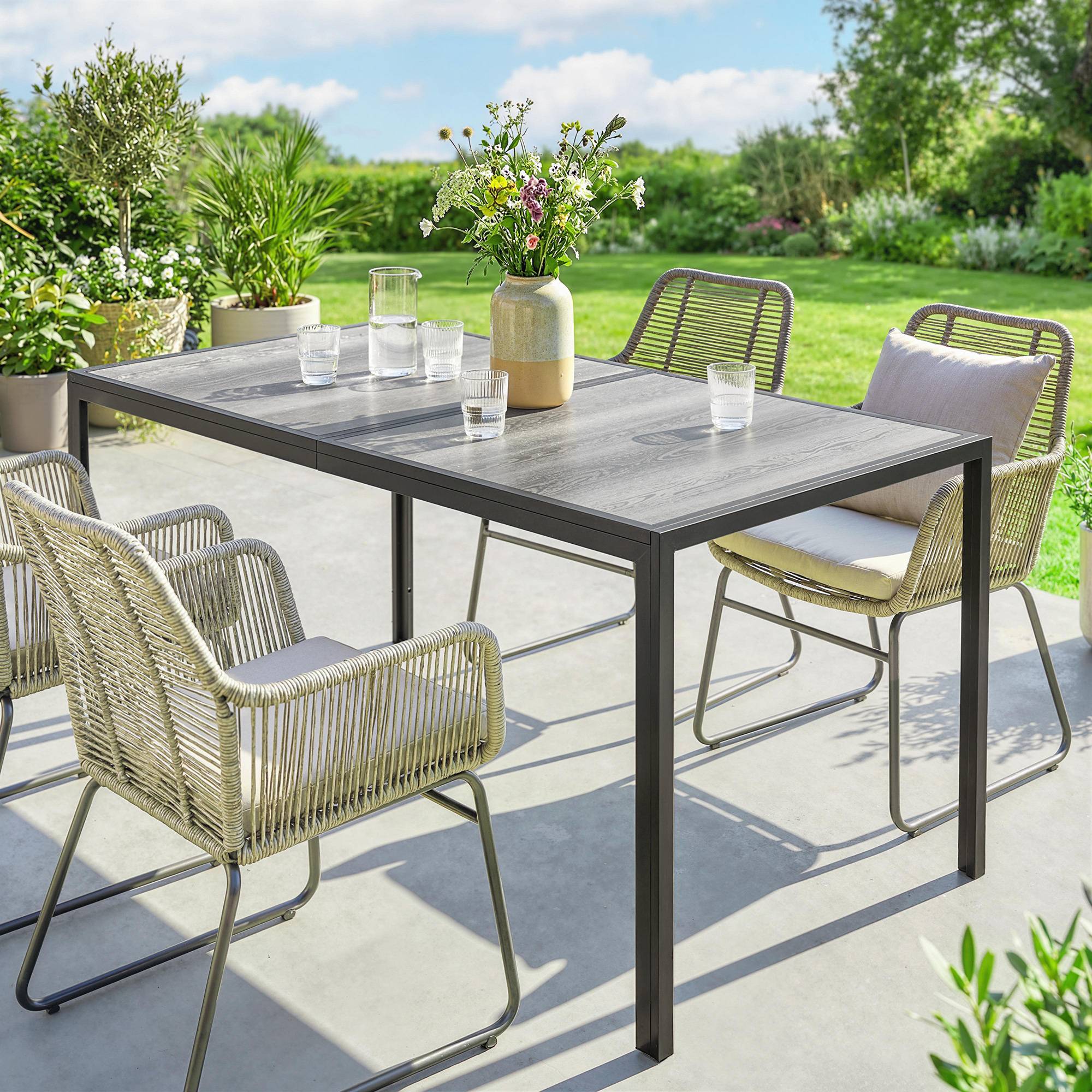 Table de jardin gris noir acier plastique PSPC 150x80x74 cm plateau imitation bois 4-6 places - Image 3