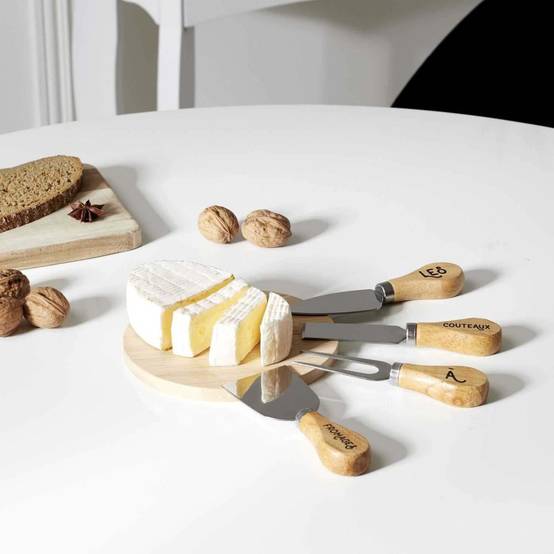Cook Concept - Coffret à fromages planche en hévéa et 4 couteaux - Image 3