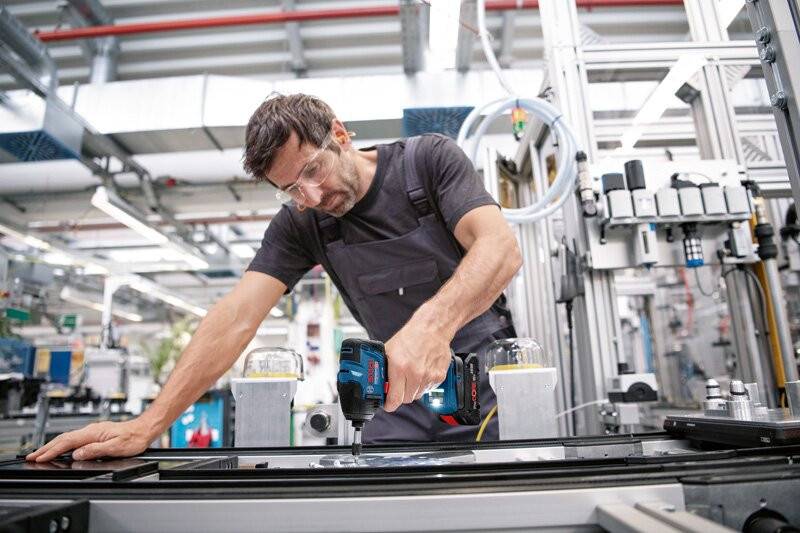 Bosch - Visseuse à chocs BOSCH GDR 18V-210 C - 2 batteries ProCORE18V 4.0 Ah, chargeur + module Bluetooth CGY 42 - 06019J0102 - Imagen 2