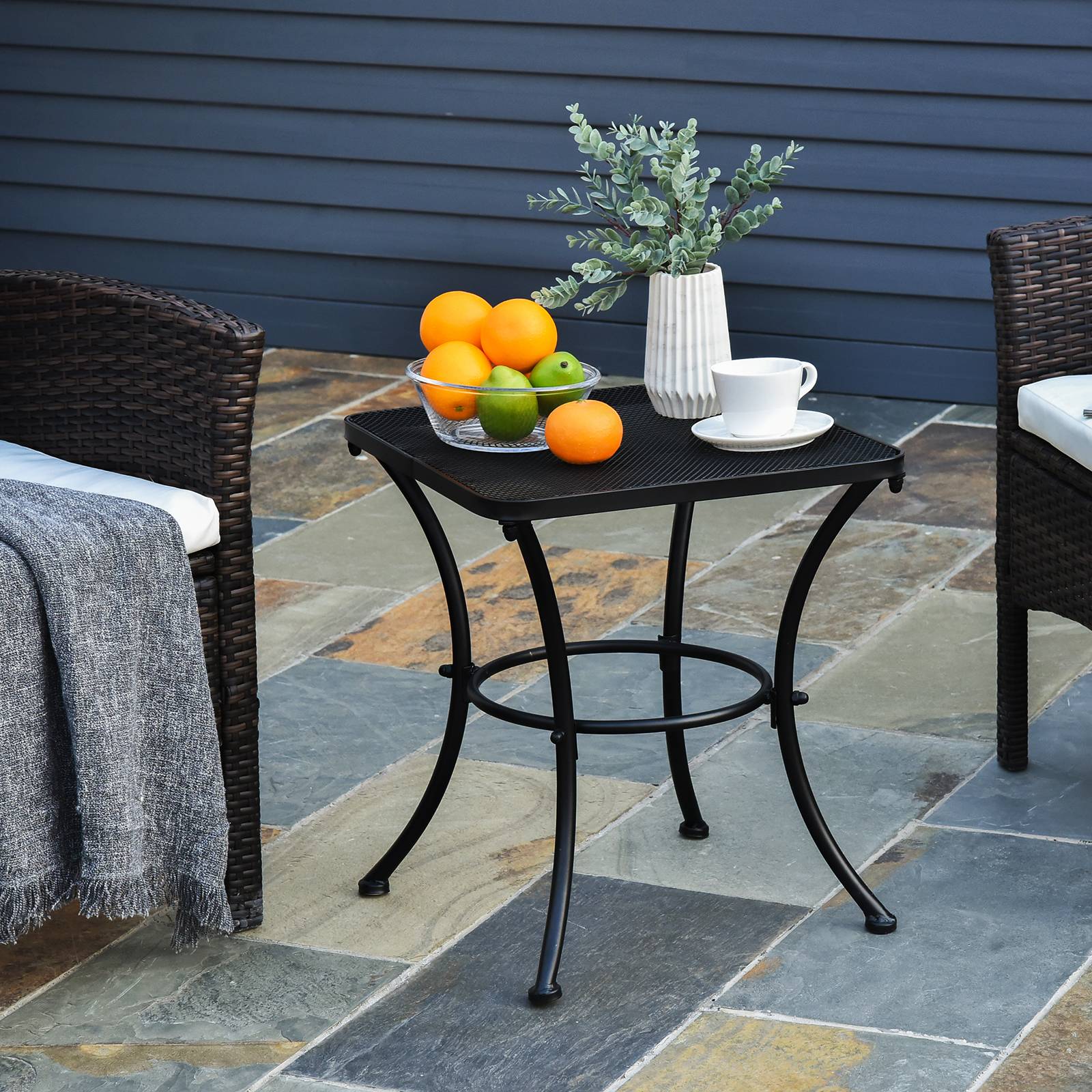 Table de jardin carrée en acier avec plateau perforé, 45 x 45 x 50 cm, noire - Image 4