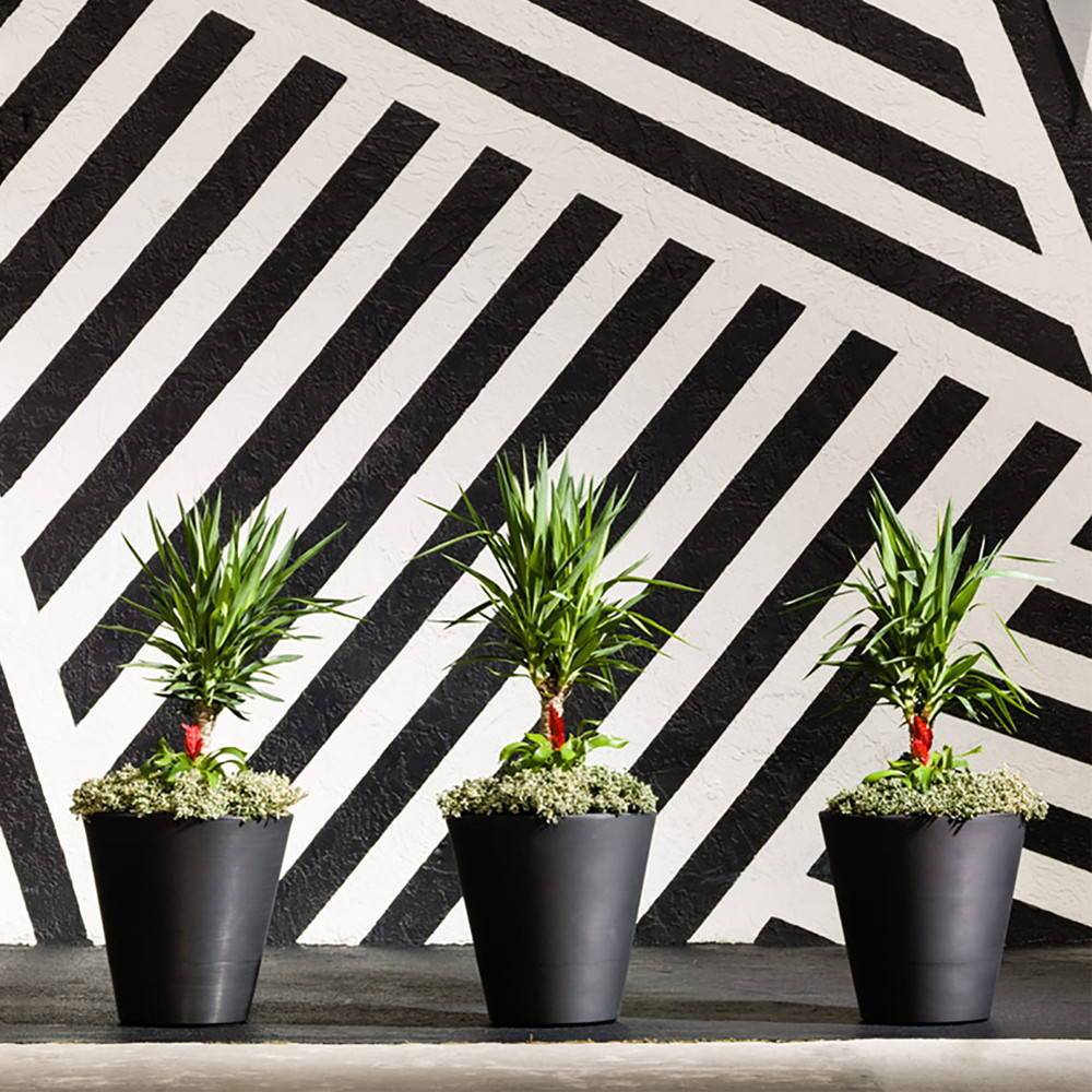 Crescent Garden - Pot rond noir Rim de 56 cm avec TruDrop One Crescent Garden - Imagen 2