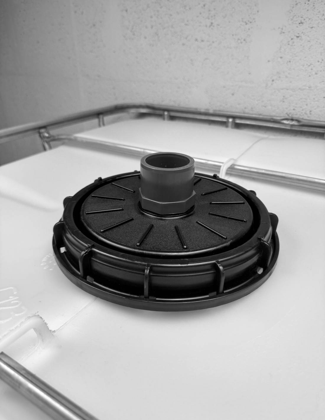Couvercle de cuve eau 1000L Diamètre 220 mm + Prise PVC 50/63 - Image 2