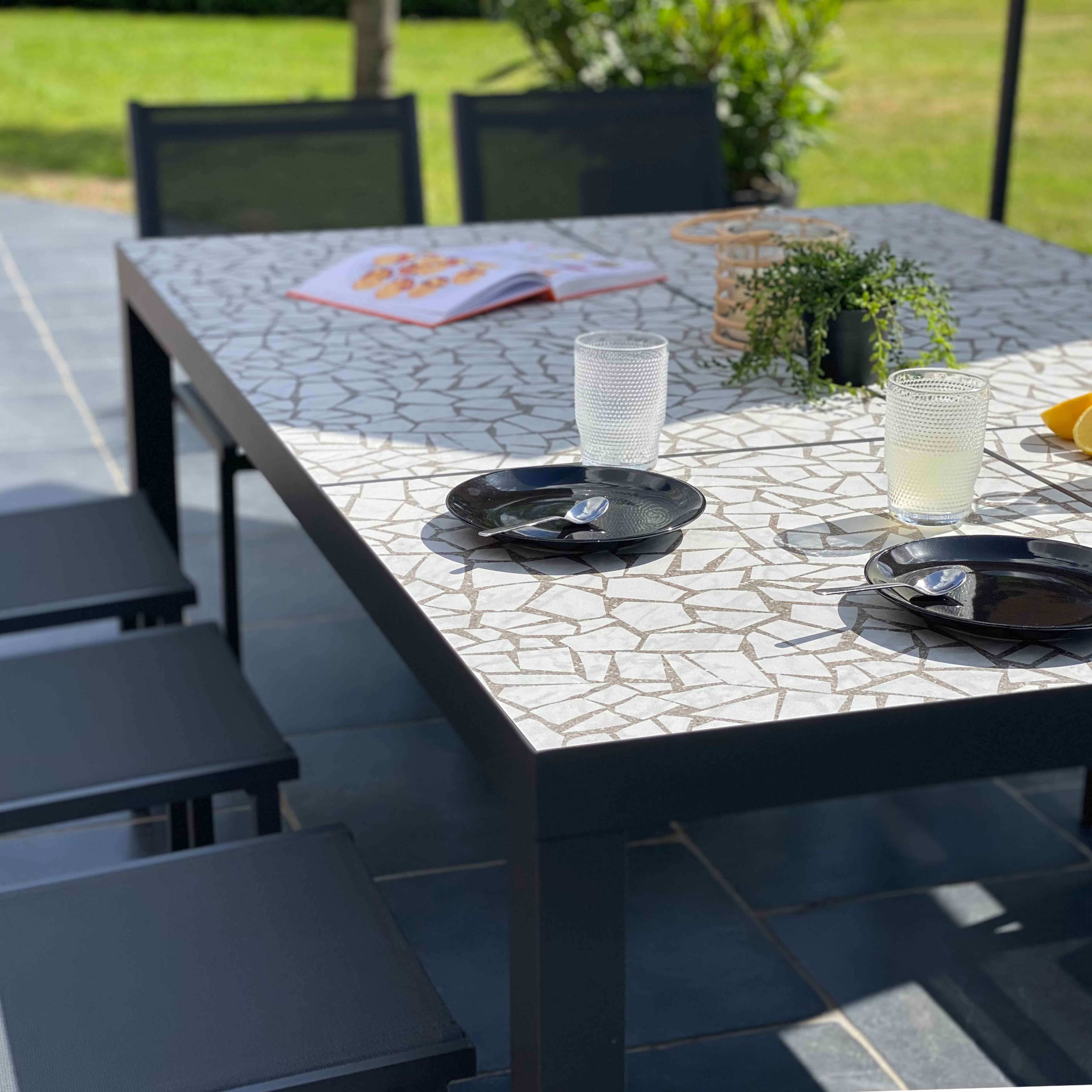 Oviala - Ensemble table de jardin en céramique effet mozaic avec 10 chaises
 Tivoli - Oviala - Imagen 5