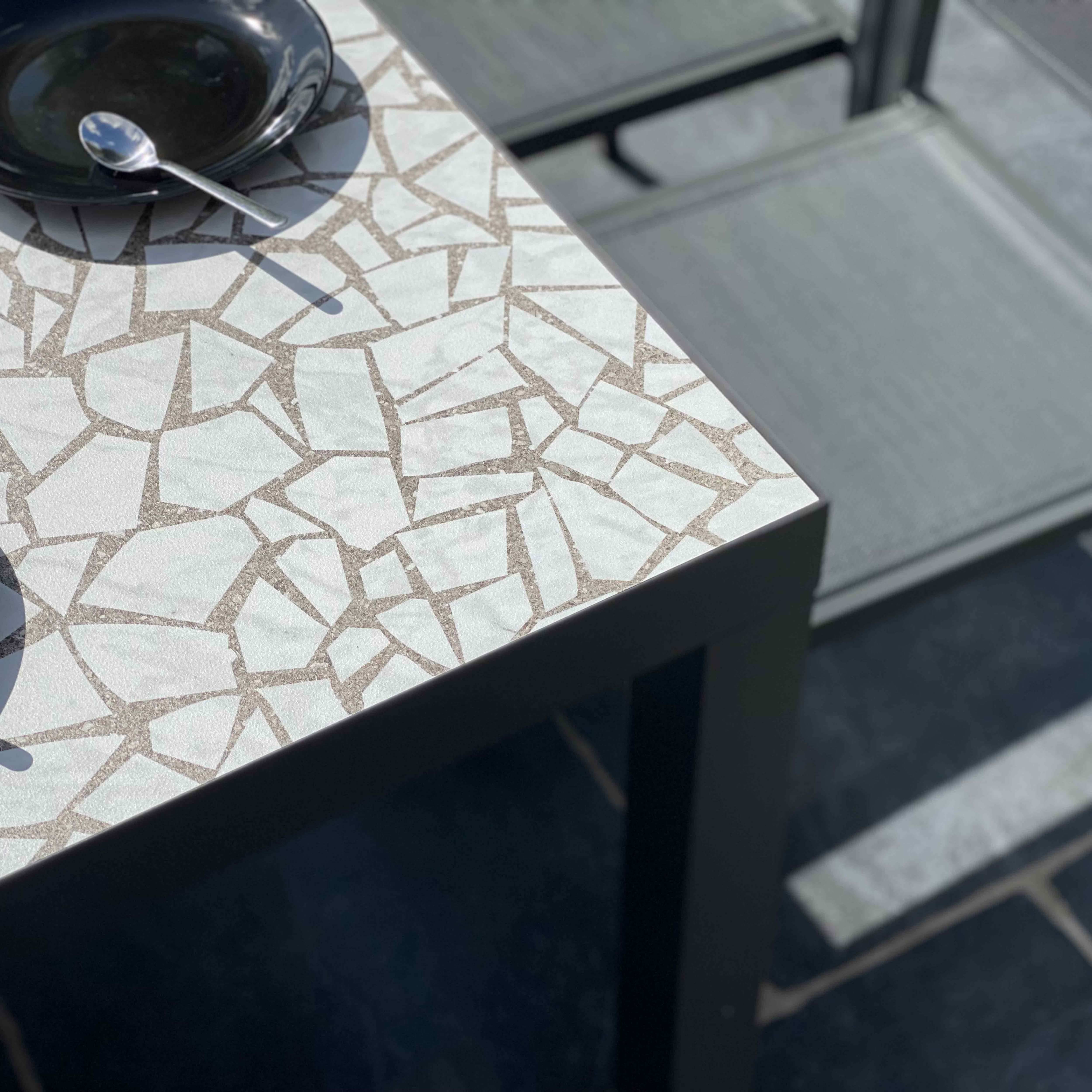 Oviala - Ensemble table de jardin en céramique effet mozaic avec 10 chaises
Tivoli - Oviala - Imagen 6