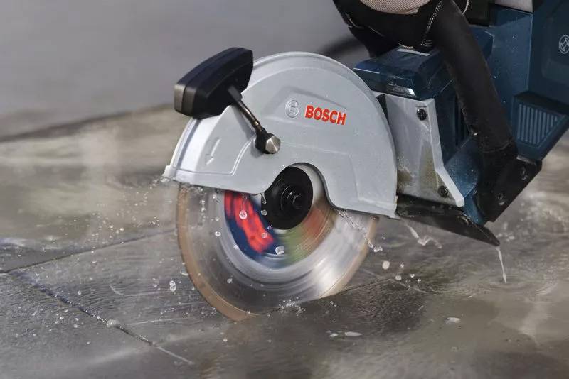 Bosch Professional - Tronçonneuse à lame carbure GCS 18V-230 Cut&Grind - BOSCH - sans batterie, ni chargeur - 06013B0000 - Image 4