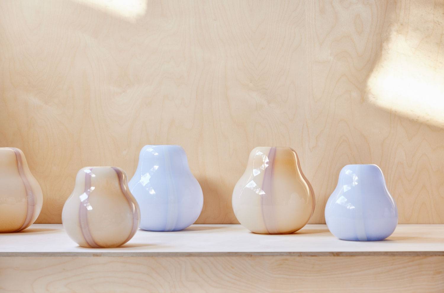 Vase bleu ciel verre Living - Image 2