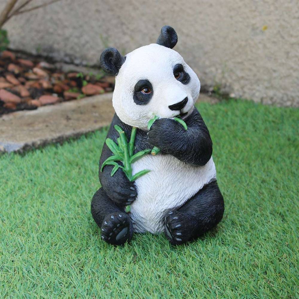 Vivid Arts - Panda mangeant de l'eucalyptus en résine - Imagen 2
