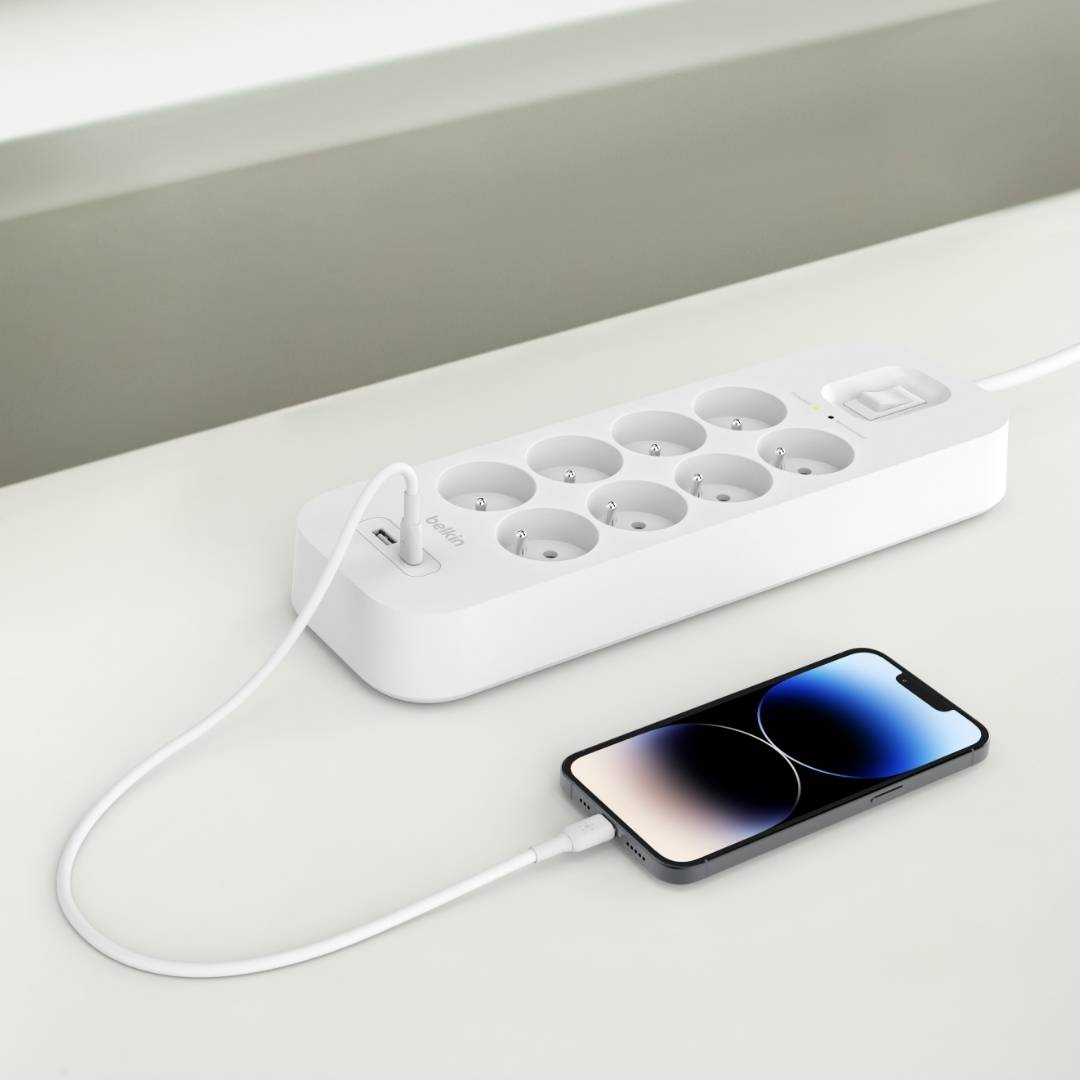 Belkin - Multiprise parafoudre avec ports USB-C et USB-A (8 prises, 1 port USB-C et 1 port USB-A) - Imagen 1
