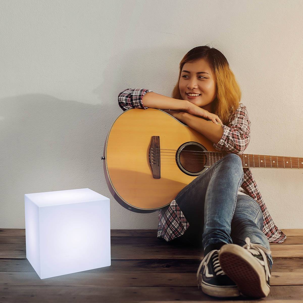 Cube lumineuse décorative 20 cm très résistante. Câble avec lumière LED blanc froid. Fabriqué en Espagne. CUBY - Imagen 2
