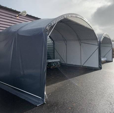 Plastidis - Abri tunnel largeur 5 m pieds droits pas à 1.50 m - Long 12 m, type 250µ vert/blanc, Façade Pas de façade ni de porte, Fix. Sol t - Imagen 4