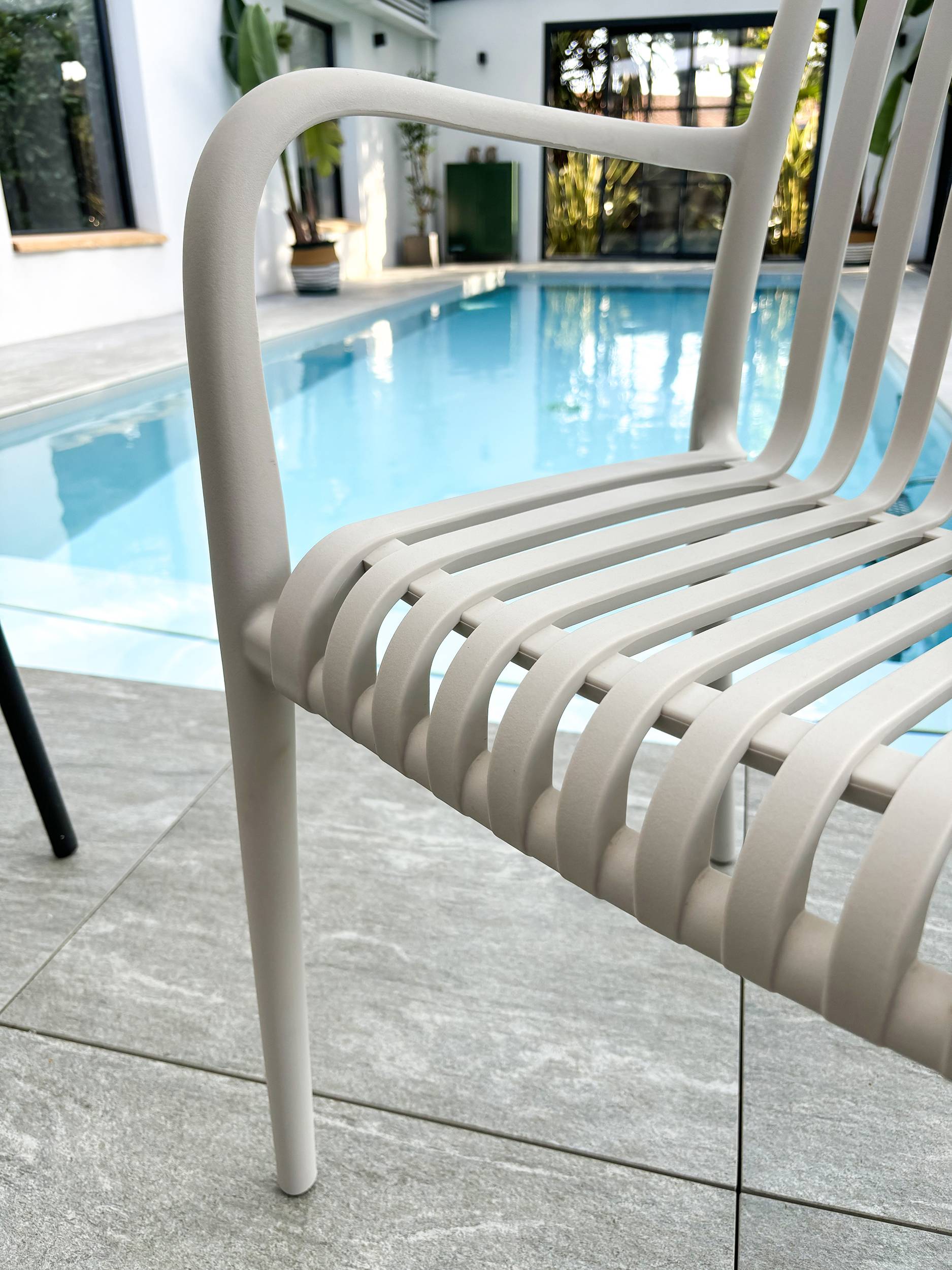 Lot de 2 fauteuils de jardin empilables en Polypropylène - Sable - TIAGO - Image 3