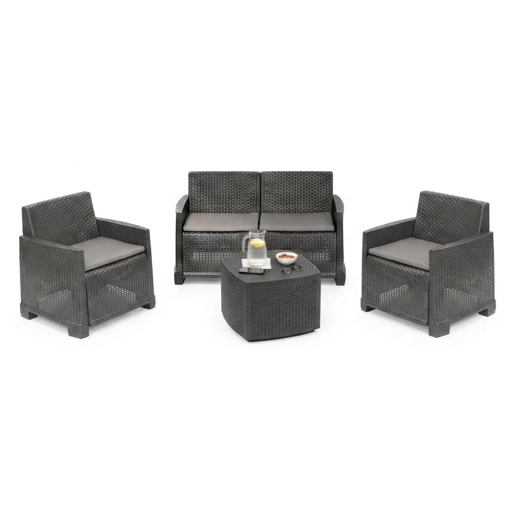 Dmora - Salon d'extérieur Peschici, Composition de jardin avec 2 fauteuils, 1 canapé et 1 table de rangement, Effet rotin avec coussins, Anthracite - Dmora - Imagen 1