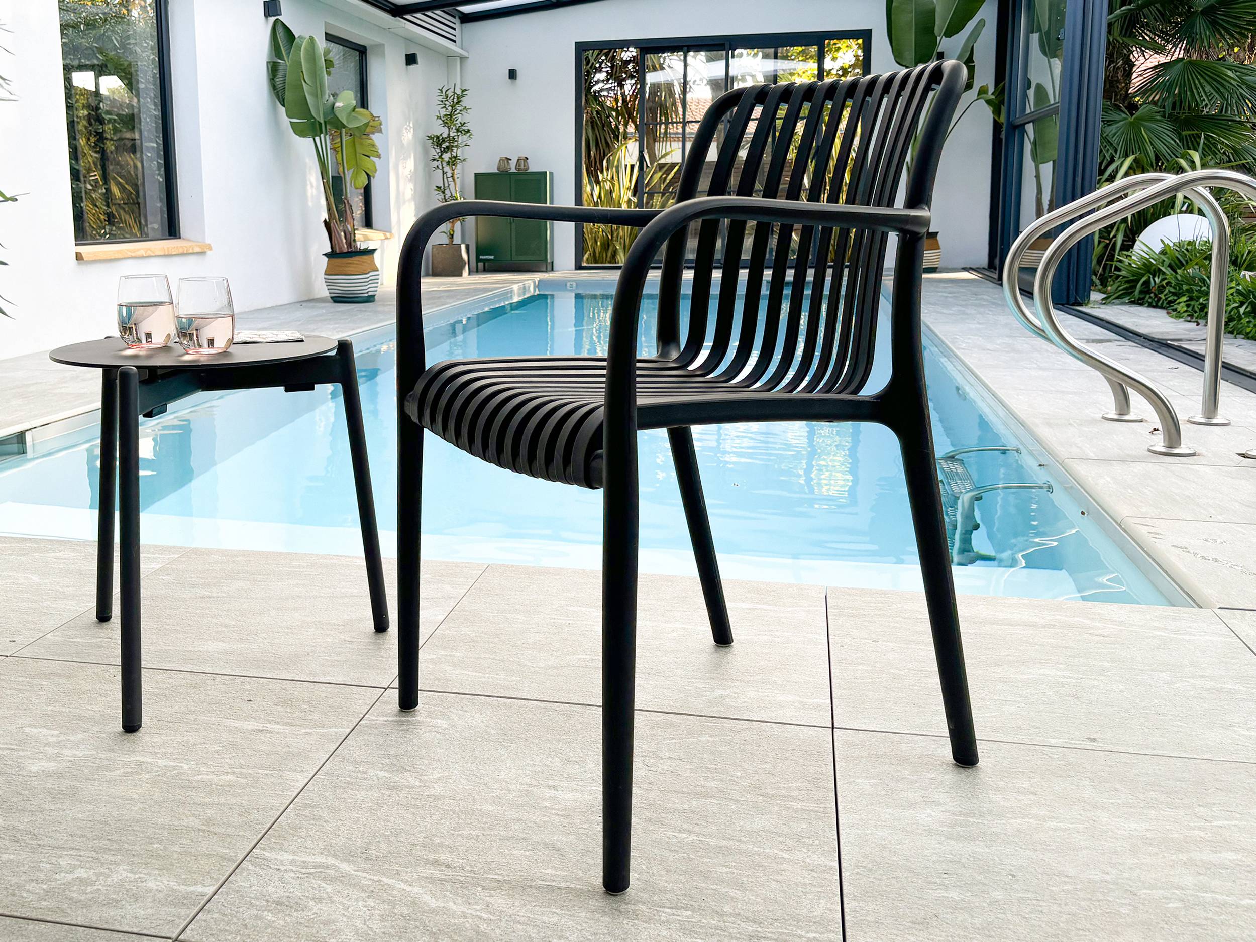 Lot de 2 fauteuils de jardin empilables en Polypropylène - Noir - TIAGO - Image 5