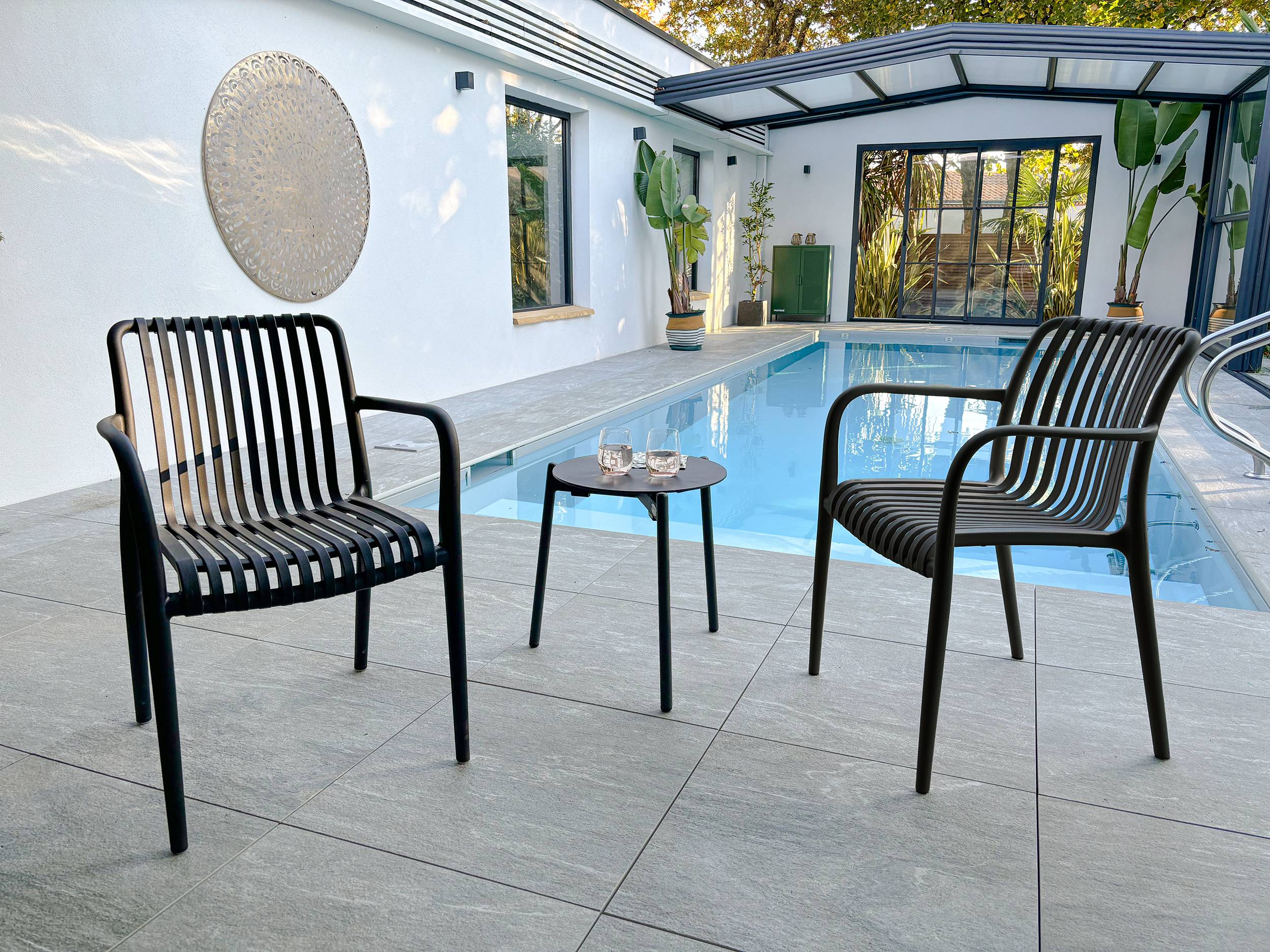 Lot de 2 fauteuils de jardin empilables en Polypropylène - Noir - TIAGO - Image 1