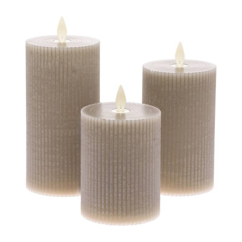 Lot de 3 Bougies LED Flamme scintillante Ø7,5cm H10/12,5/15cm avec nervures Cire taupe avec télécommande - Image 5