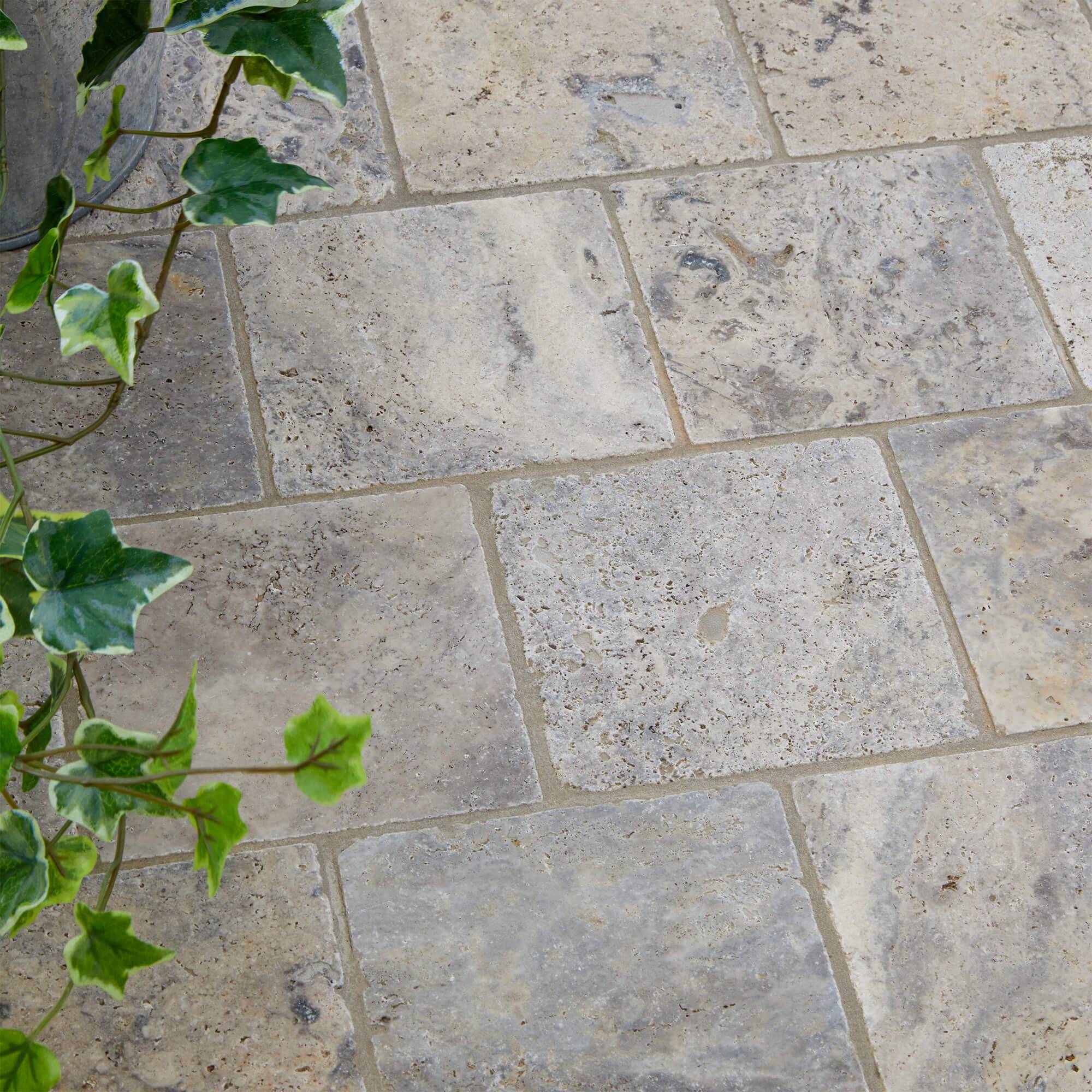 RO'MA Nature - Pavé Travertin Gris Silver 15,25x15,25x3 cm (vendu au m² - 42 pavés/m²) - RO'MA NATURE - Image 2