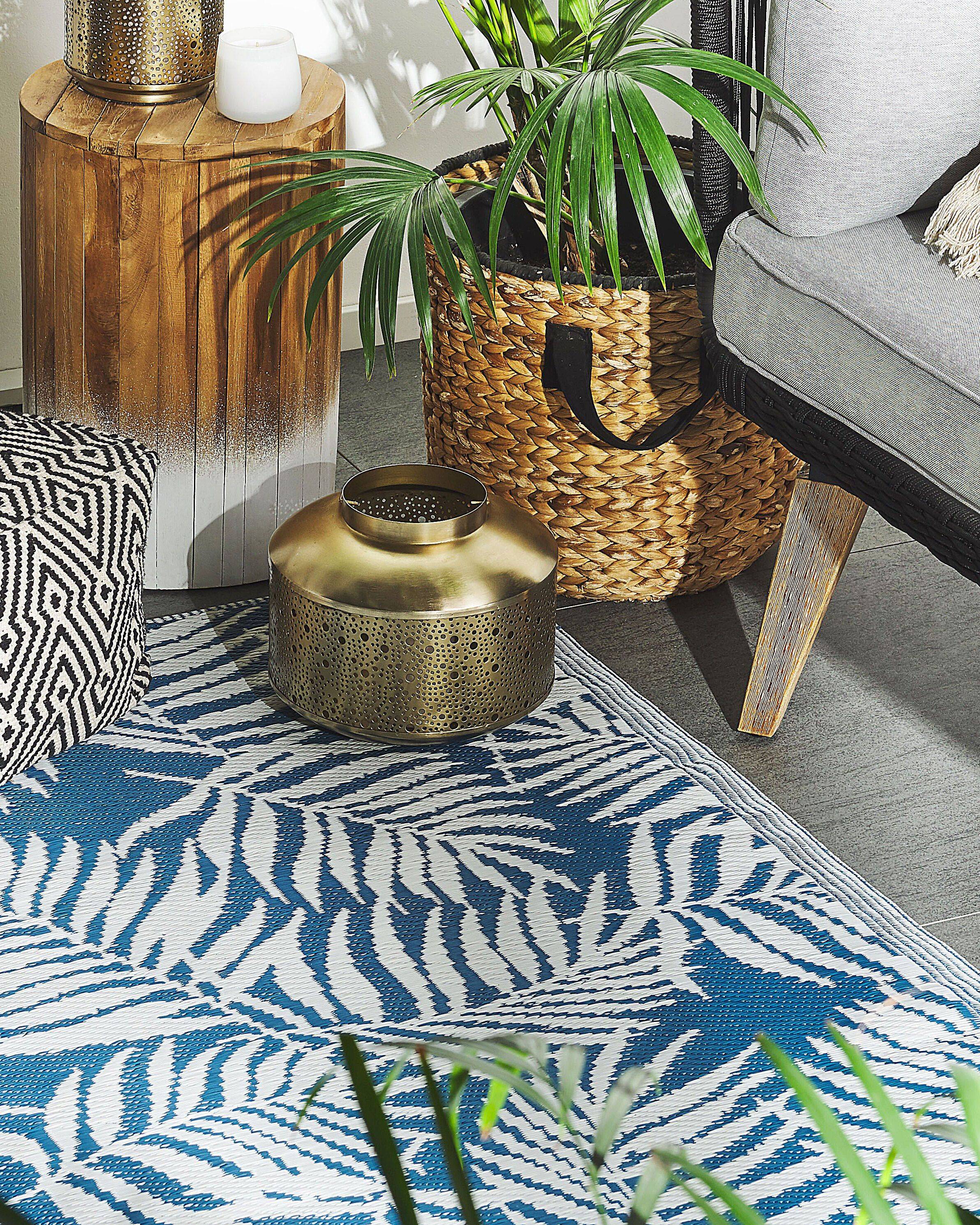 Beliani - Tapis d'Extérieur Bleu et Blanc en Polypropylène Motif Feuilles de Palmier pour Terrasse au Style Moderne 120 x 180 cm Beliani - Imagen 2