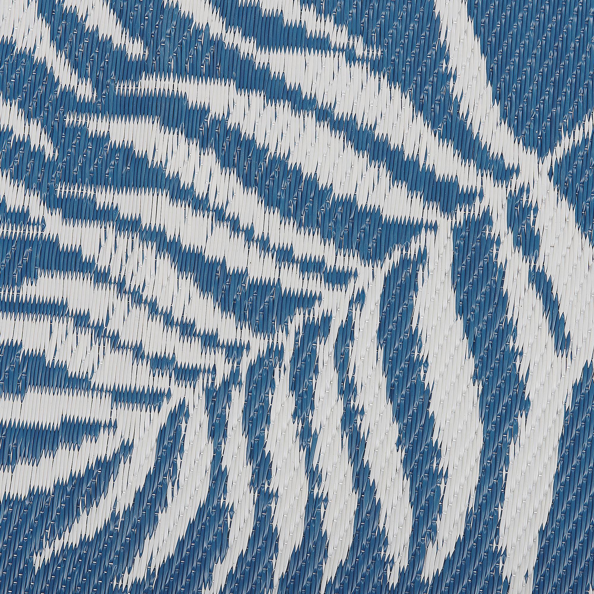 Beliani - Tapis d'Extérieur Bleu et Blanc en Polypropylène Motif Feuilles de Palmier pour Terrasse au Style Moderne 120 x 180 cm Beliani - Imagen 5