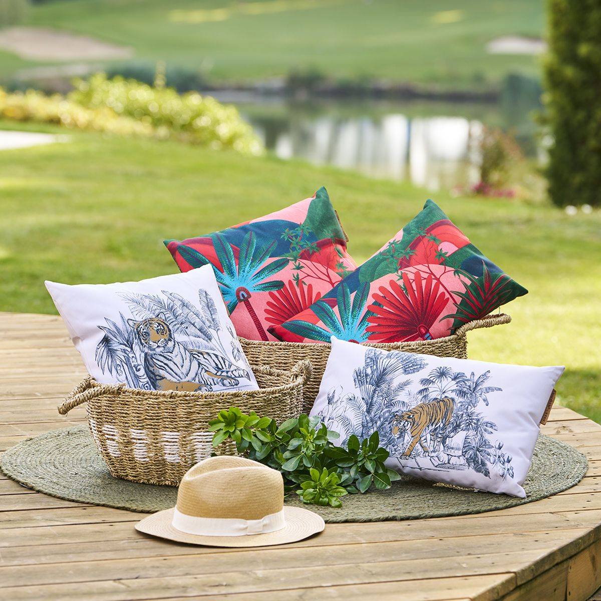 Hesperide - Coussin déco d'extérieur "Maoria" motif jungle 40 x 40cm en polyester Hespéride - Image 3