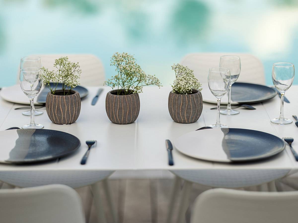 Table de jardin rectangulaire en aluminium blanc Corfou avec 4 chaises Malte - 4 places - Jardiline - Imagen 6