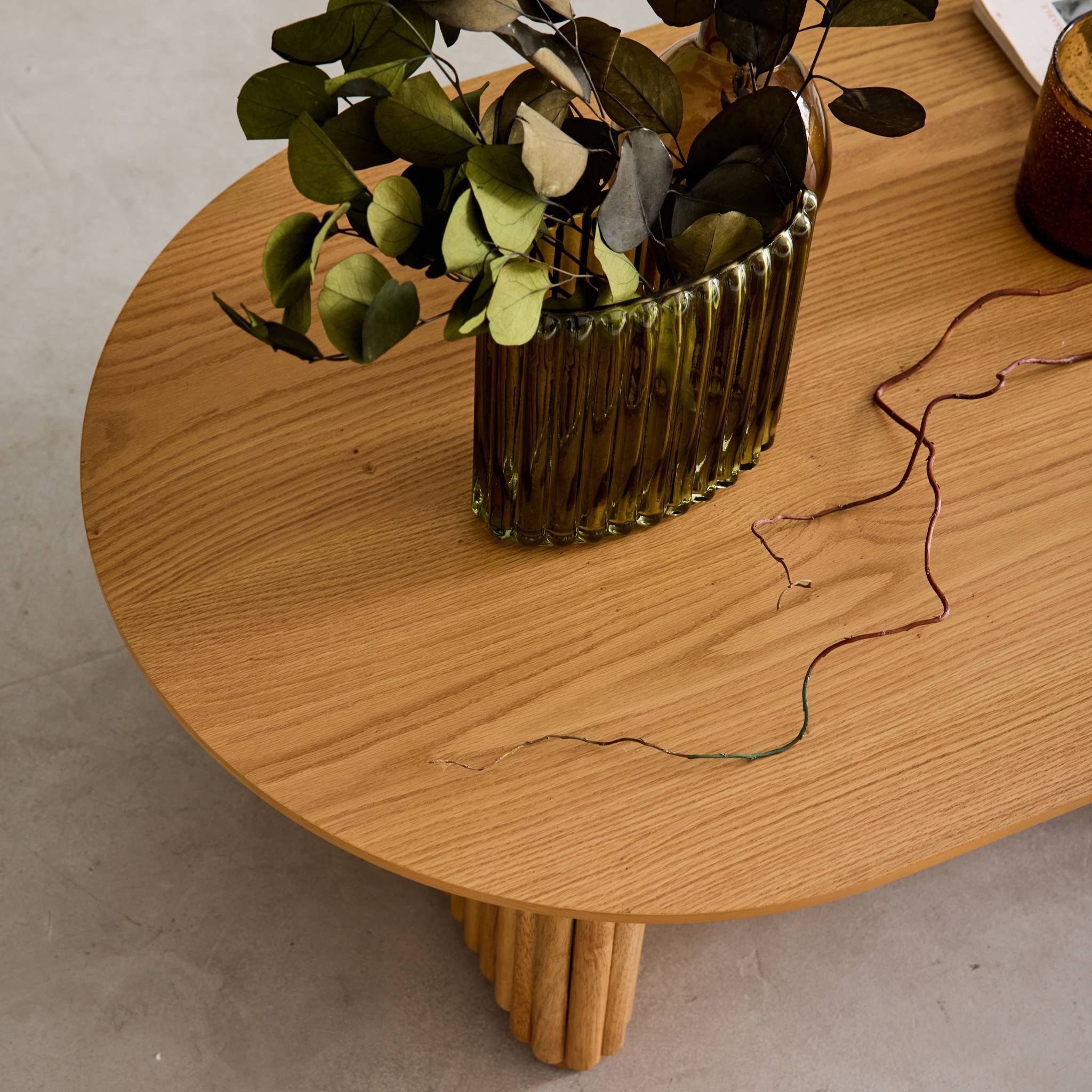 sweeek - Table basse ovale bois d'hévéa placage chêne - L 122 x P 65 x H 35 cm - Gabrielle | sweeek - Image 4
