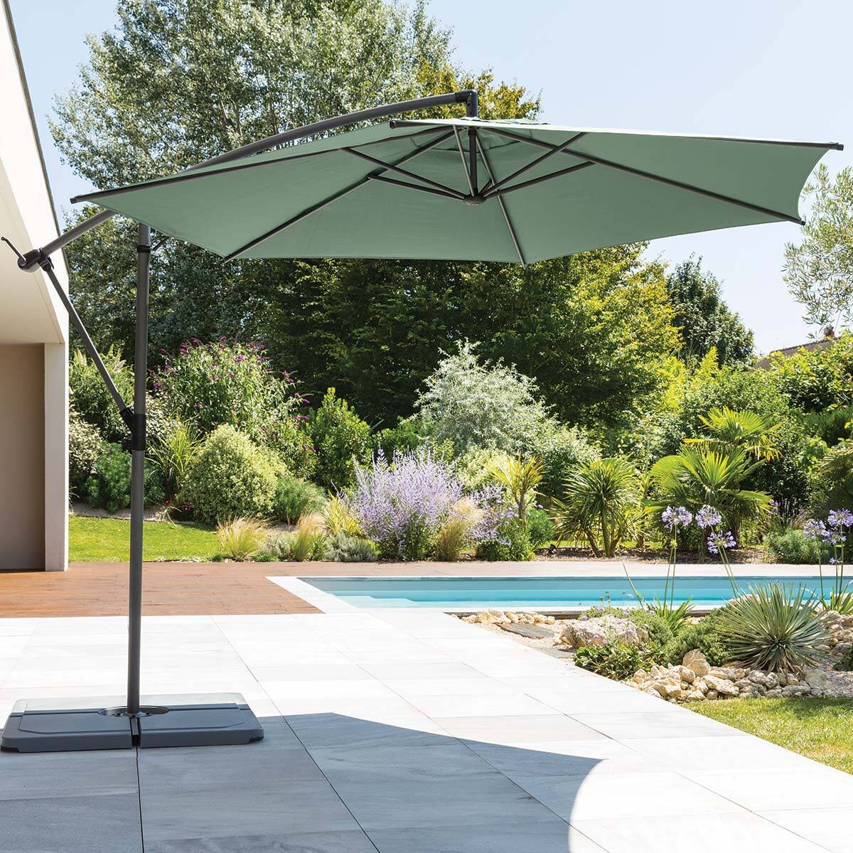 Hesperide - Parasol déporté rond "Manoa" vert olive & gris quartz 3m en aluminium traité époxy Hespéride - Image 1