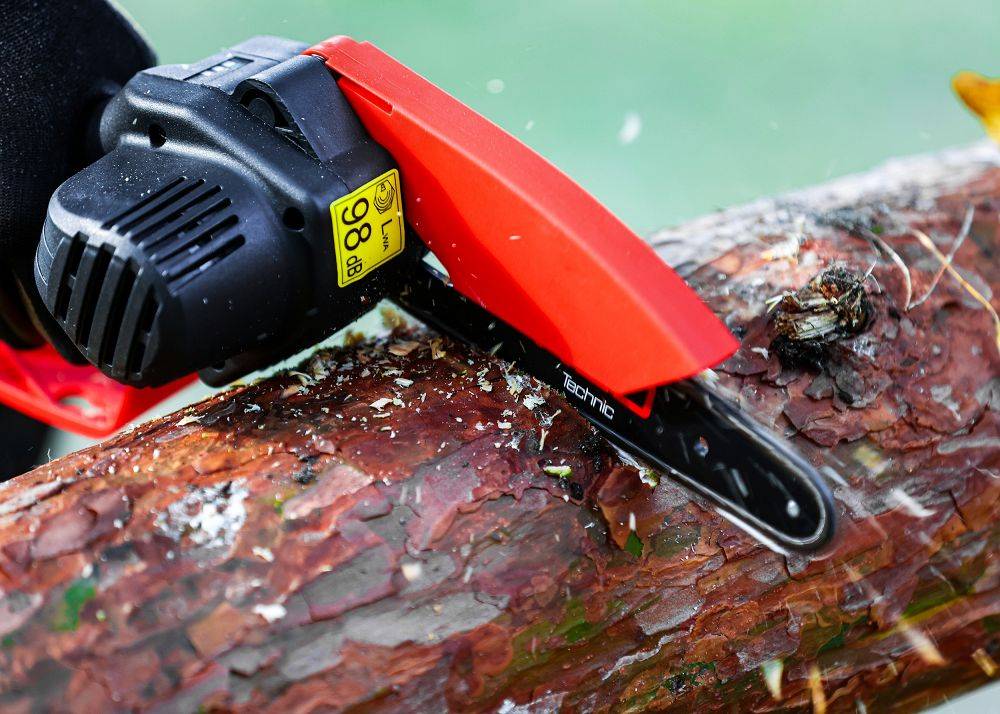 Importdistrib - Coffret Mini Tronçonneuse Portable Rechargeable 21 v 1000W + Accessoires offert - Image 10
