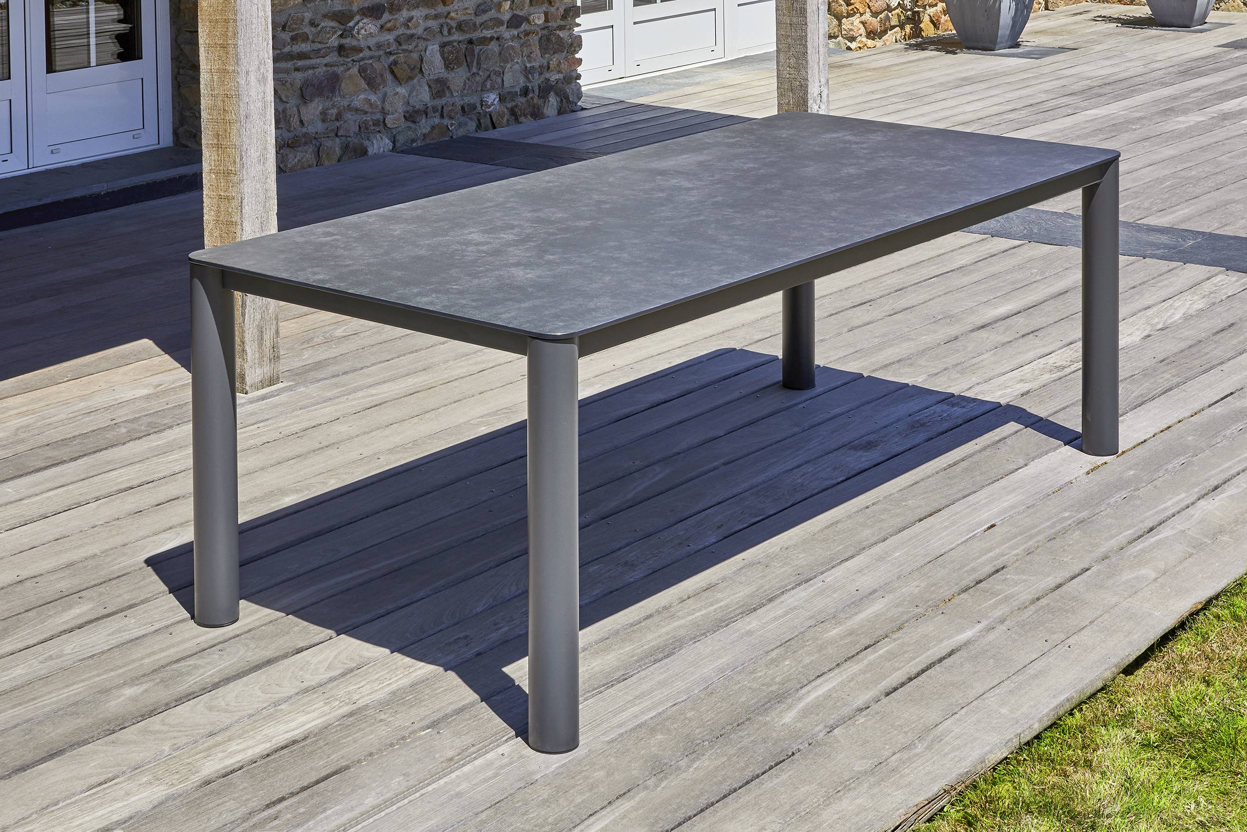 Ensemble repas de jardin 6 pl en alu plateau céramique sur verre - Gris anthracite - CAMARGUE - Image 5