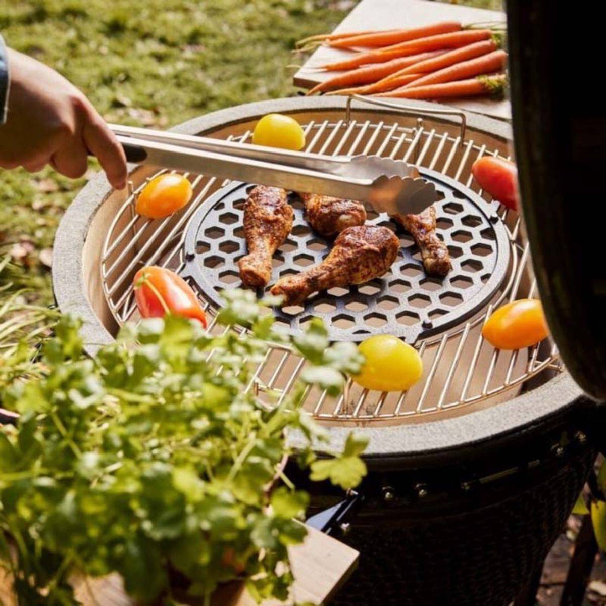 Barbecue à charbon de bois Céramique Kamado Noir 2 zones de cuisson Grill & Fumoir Ø56cm - Barbecue mobile + 2 tablettes INTEC - Image 8