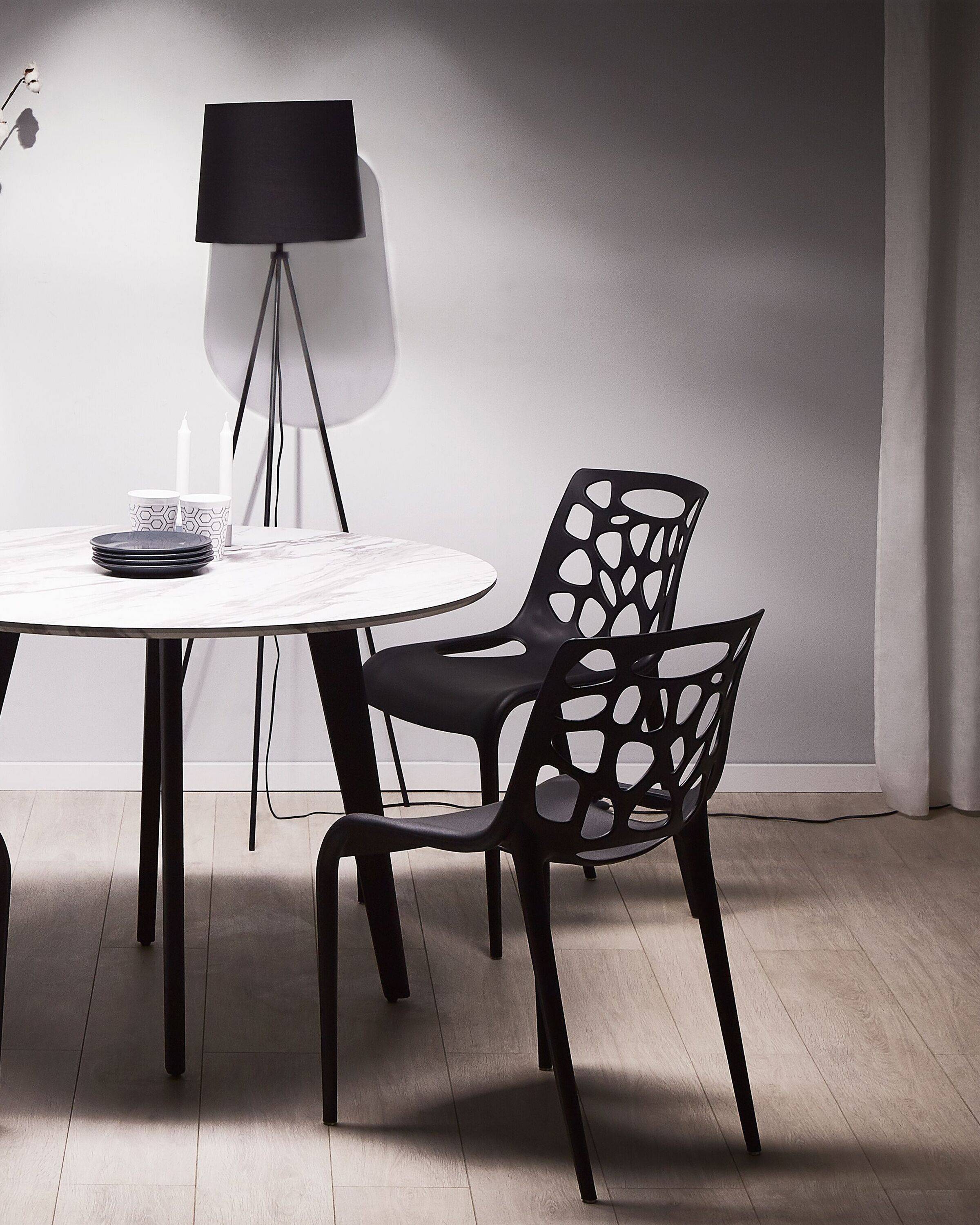 Beliani - Chaise d'Intérieur et d'Extérieur en Plastique Noir Empilable Résistante pour Salon Salle à Manger ou Jardin au Style Moderne - Imagen 2