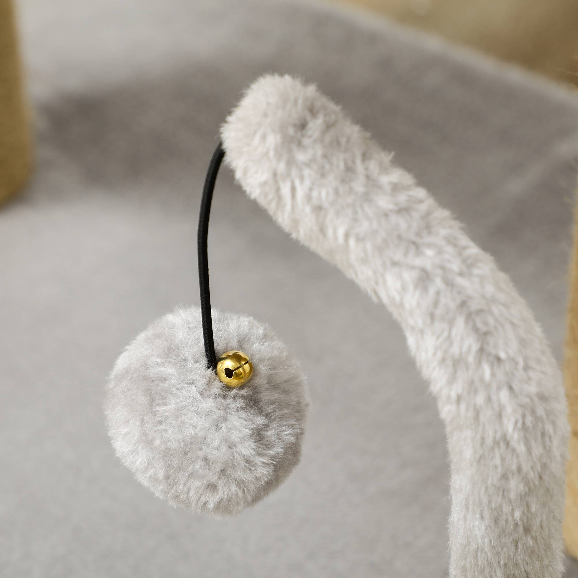 Pawhut - Arbre à chat 2 griffoirs jute naturelle panier jeu 2 boules suspendues avec clochettes peluche grise - Imagen 7