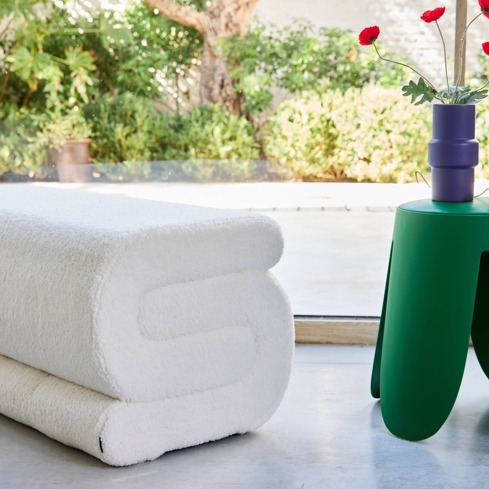 sweeek - Banc design revêtement bouclette blanc 1-2 places L 92 x P 50 x H 45cm - Sasha | sweeek - Image 4
