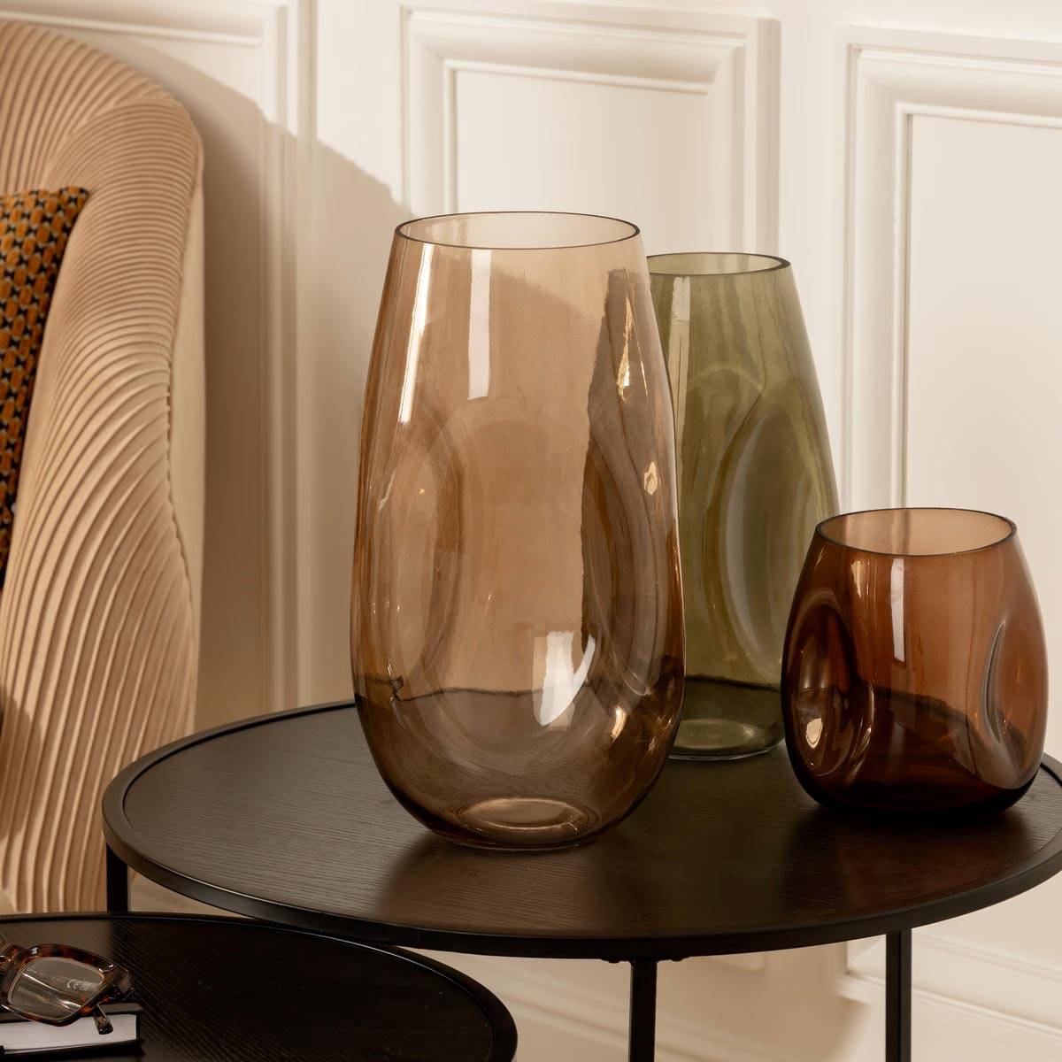 Atmosphera - Vase forme moderne en verre Marron H 16 cm - Imagen 3