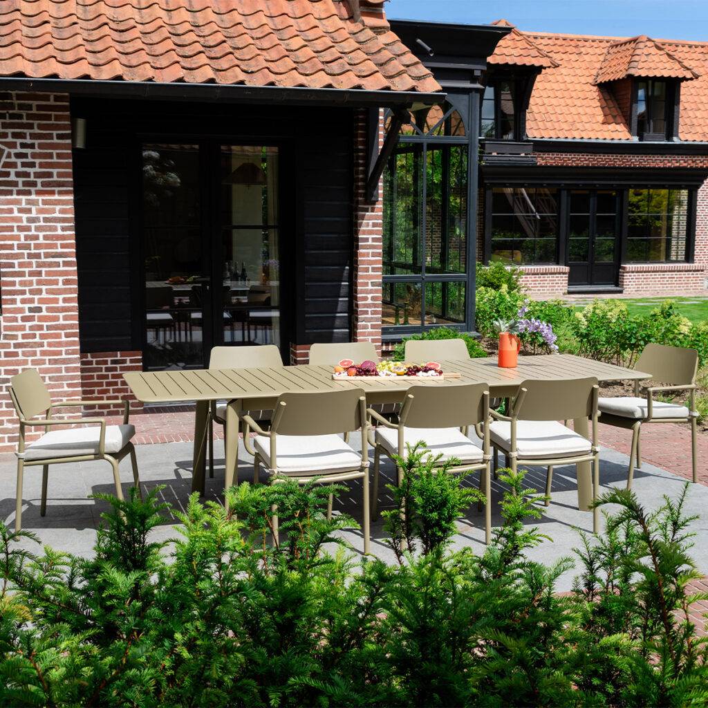 Wilsa Garden - Ensemble de jardin extensible 6/10p en aluminium Kaki clair 8 fauteuils et coussin Beige chiné HAVANA - Image 1
