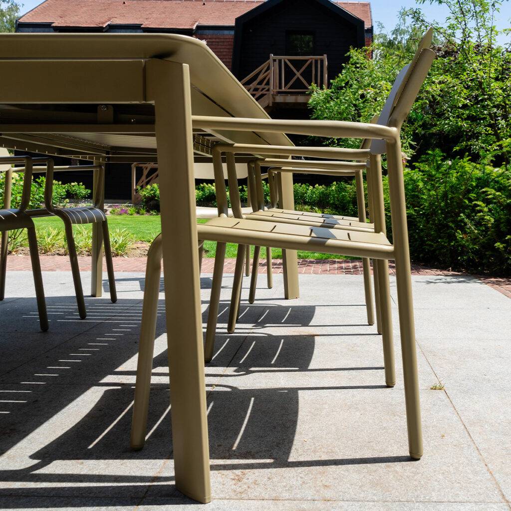 Wilsa Garden - Ensemble de jardin extensible 6/10p en aluminium Kaki clair 8 fauteuils et coussin Beige chiné HAVANA - Image 8