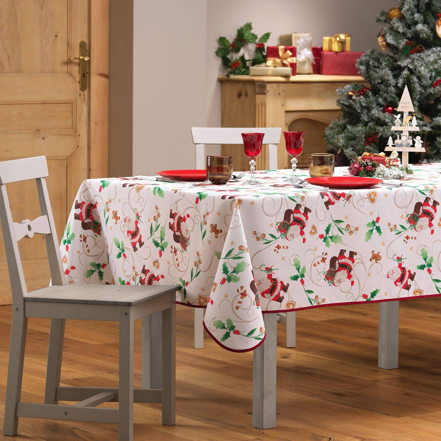 Sans Marque - Nappe rectangulaire antitache et infroissable Père Noël - 150 x 240 cm - Blanc et rouge - Douceur d'intérieur - Imagen 2