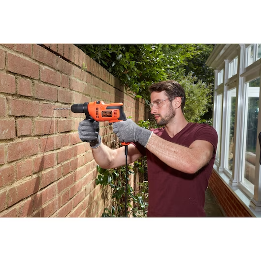 Black & Decker - Perceuse à percussion filaire - 500W - BLACK+DECKER - avec poignée latérale - coffret - BEH200K-QS - Imagen 6