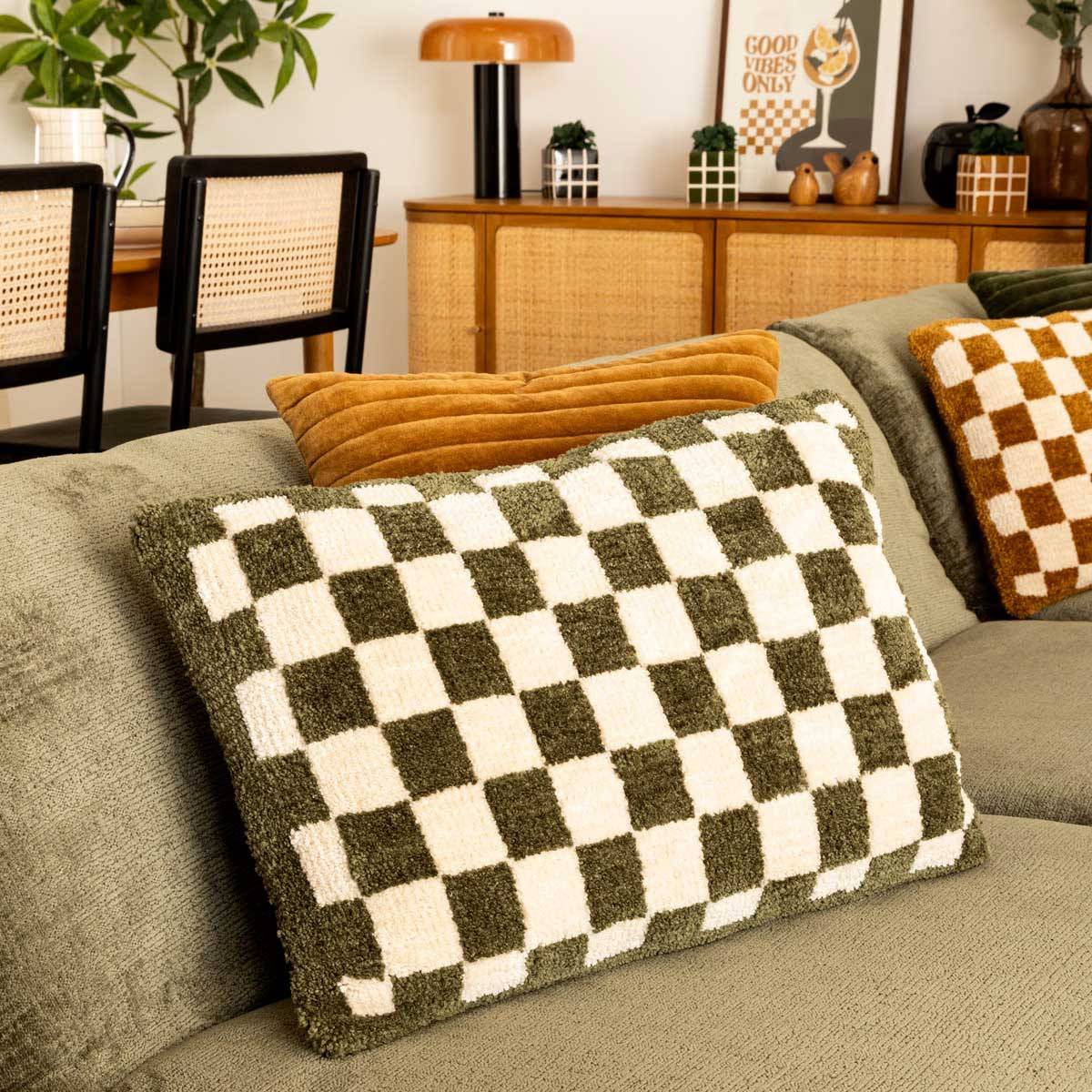 Atmosphera - Coussin décoratif motif Damier tufté Vert kaki 38 x 58 cm - Imagen 4