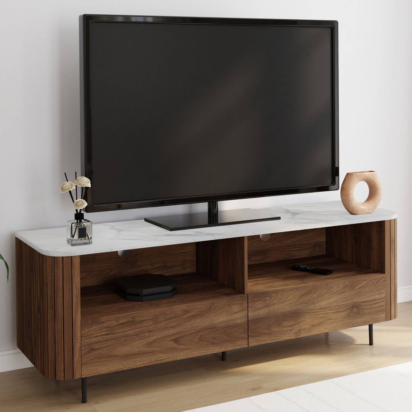 Meuble TV 140 cm MARLA noyer effet lattes 2 tiroirs et plateau marbre blanc ALASKA - Image 1
