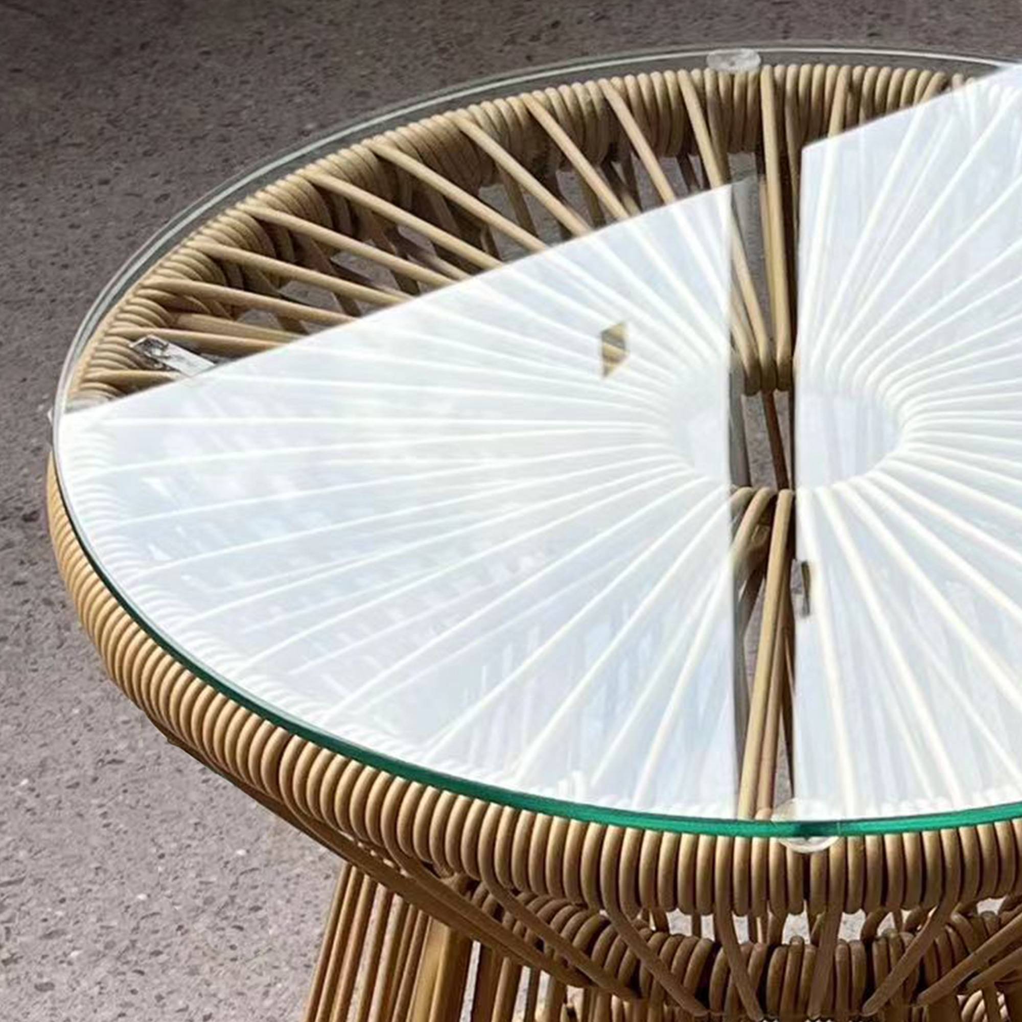 Table d'appoint extérieure résine tressée et verre trempé beige 40 x 40 x 42 cm - PANGIVO - Image 10
