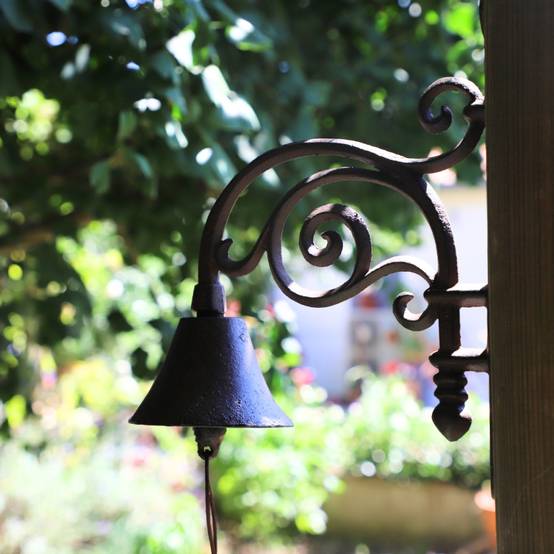 Cloche de jardin de porte ancienne en fonte marron 27 x 20.5 cm Chemin de campagne - Imagen 2