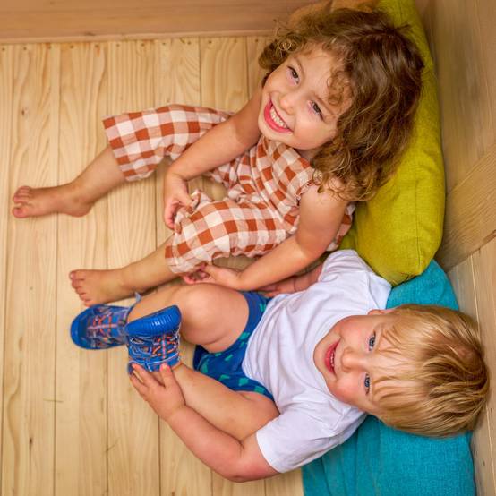 Maisonnette cabane enfant avec plancher et cuisine BOUTON D'OR COTTAGE en bois FSC® - Image 5