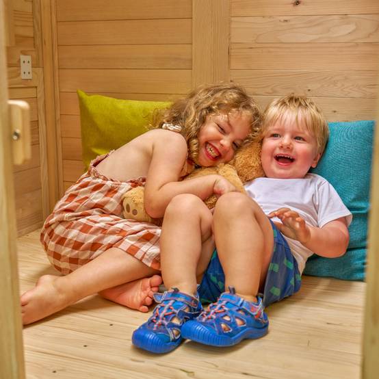Maisonnette cabane enfant avec plancher et cuisine BOUTON D'OR COTTAGE en bois FSC® - Image 4