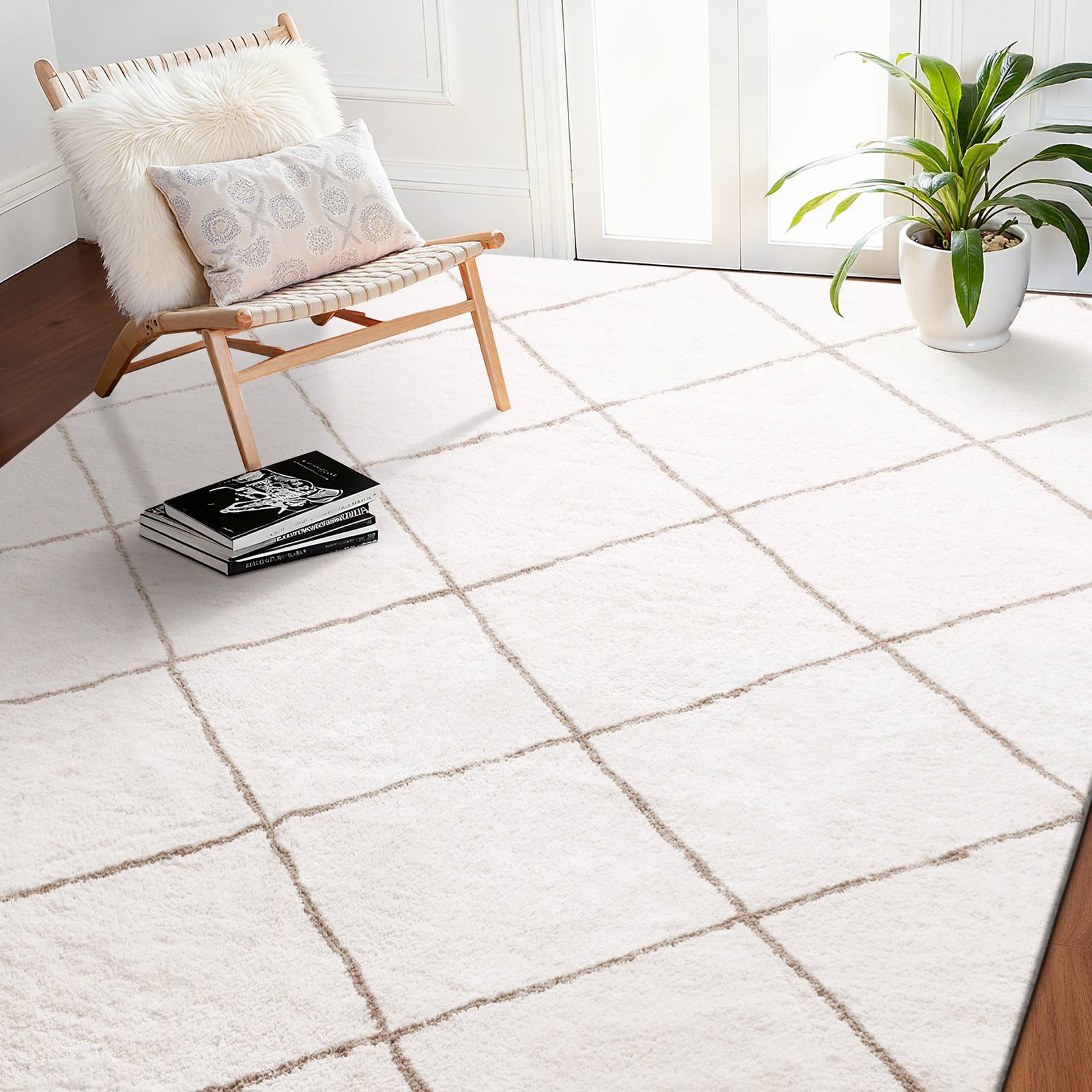 VEVOR Tapis Salon Chambre Poil Long Peluche Envers Antidérapant 2,44x3,05m Beige - Image 1