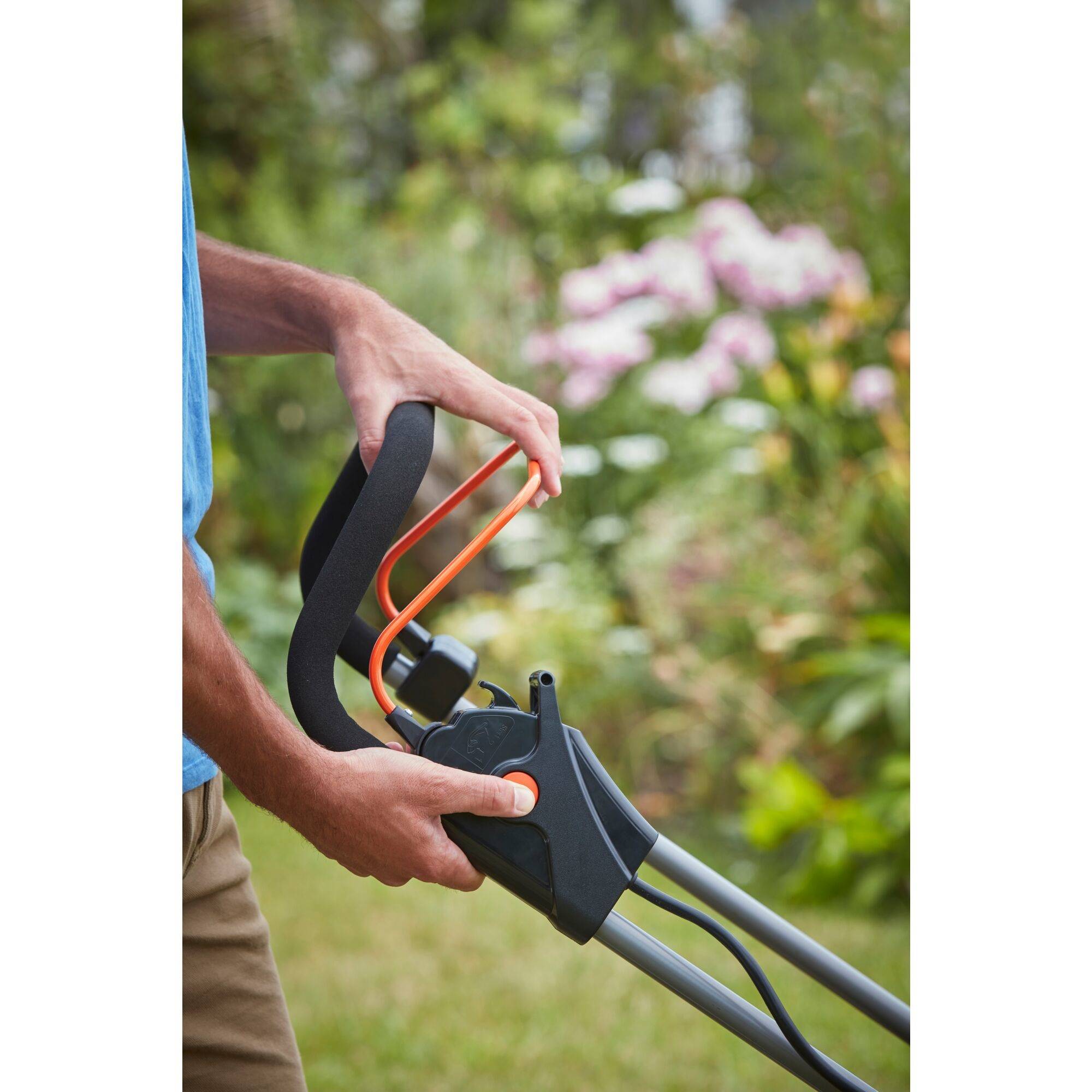 BLACK+DECKER Tondeuse 33cm sans fil LITHIUM 36V avec 1 batterie 2,5Ah BCMW3336L1-QW - Image 8
