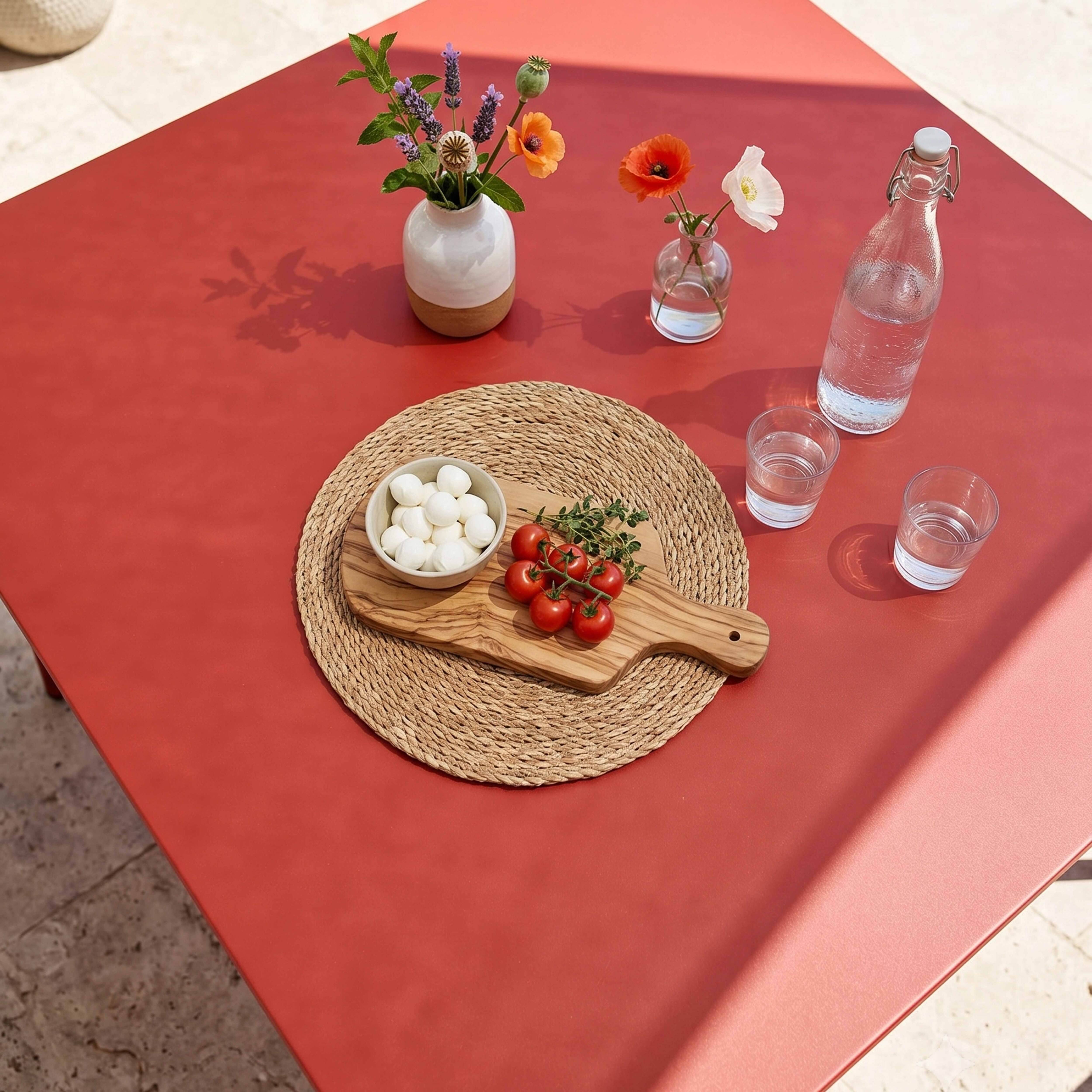 Oviala - Ensemble table de jardin carrée et 4 bancs en métal rouge Palavas - Oviala - Imagen 3