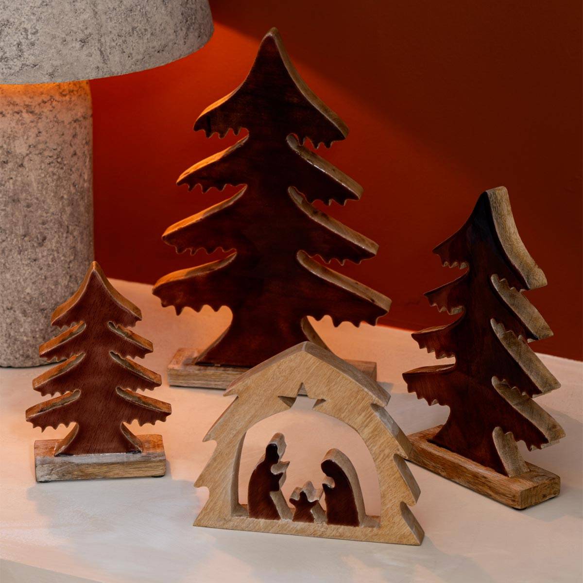 J-Line - Crèche Sapin en Bois "Ajourée" 27cm Marron & Naturel - Image 3