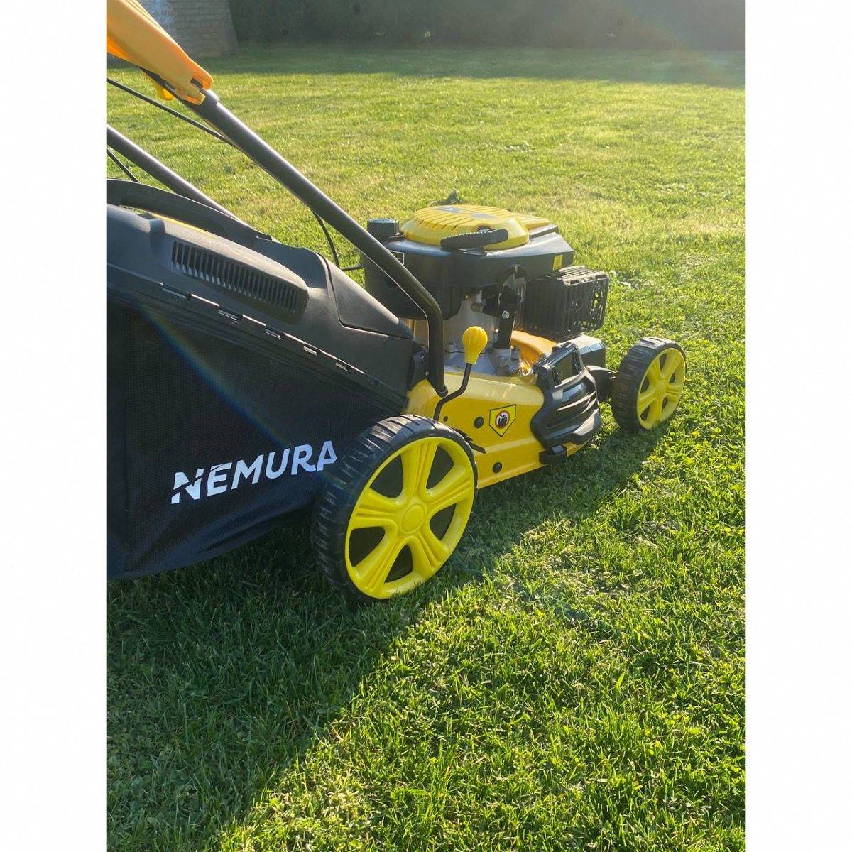 Nemura - Tondeuse thermique autotractée 146cm3 Nemura - Coupe 46cm - Démarrage Électrique - Image 4