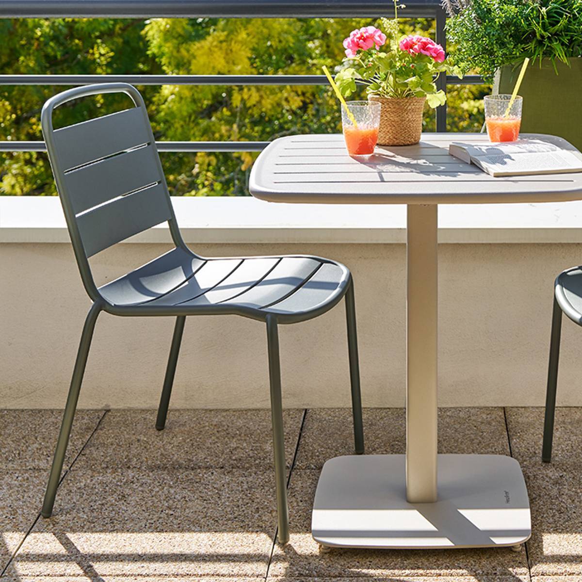 Hesperide - Chaise de jardin empilable Alegoria vert laurier Hespéride