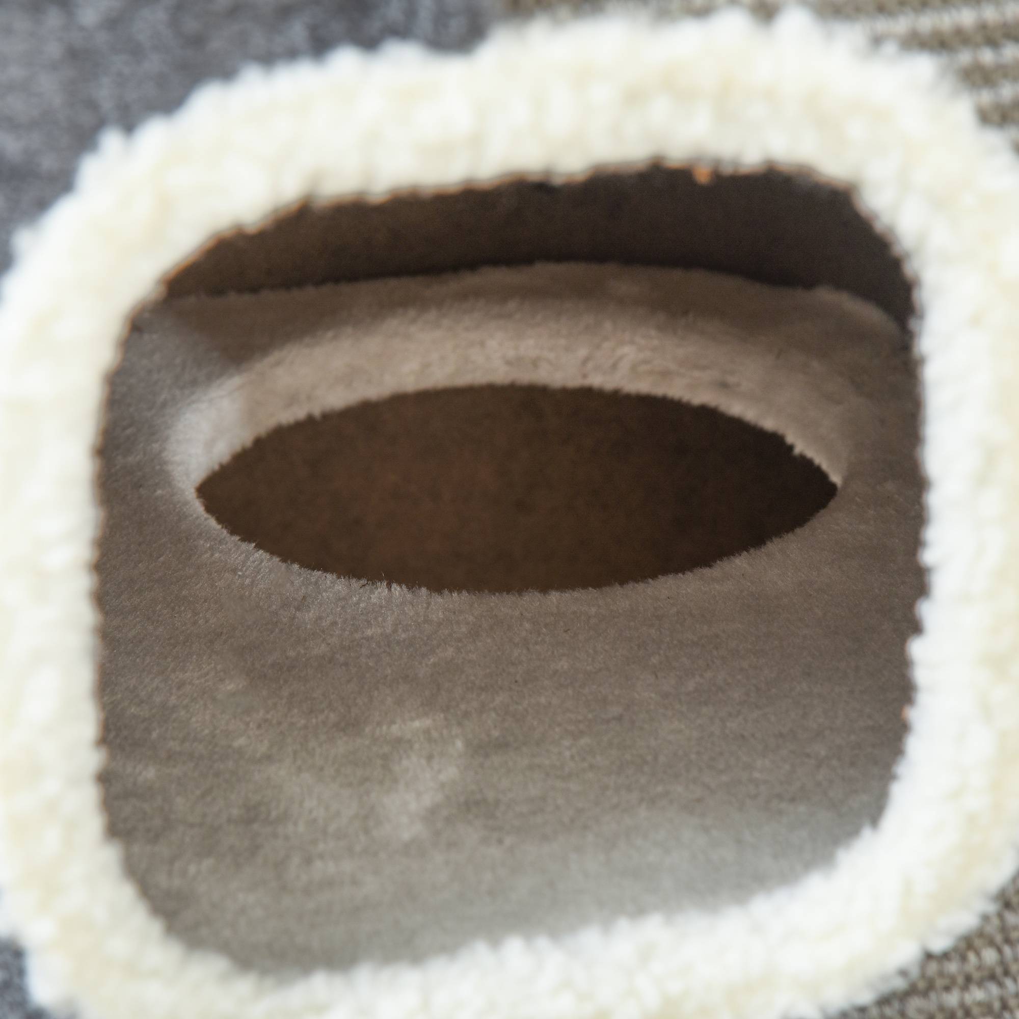 ComfortXL - Tour griffoir pour chat en sisal et peluche gris 40 x 40 x 74 cm avec 3 espaces reliés et couchage doux - Image 8